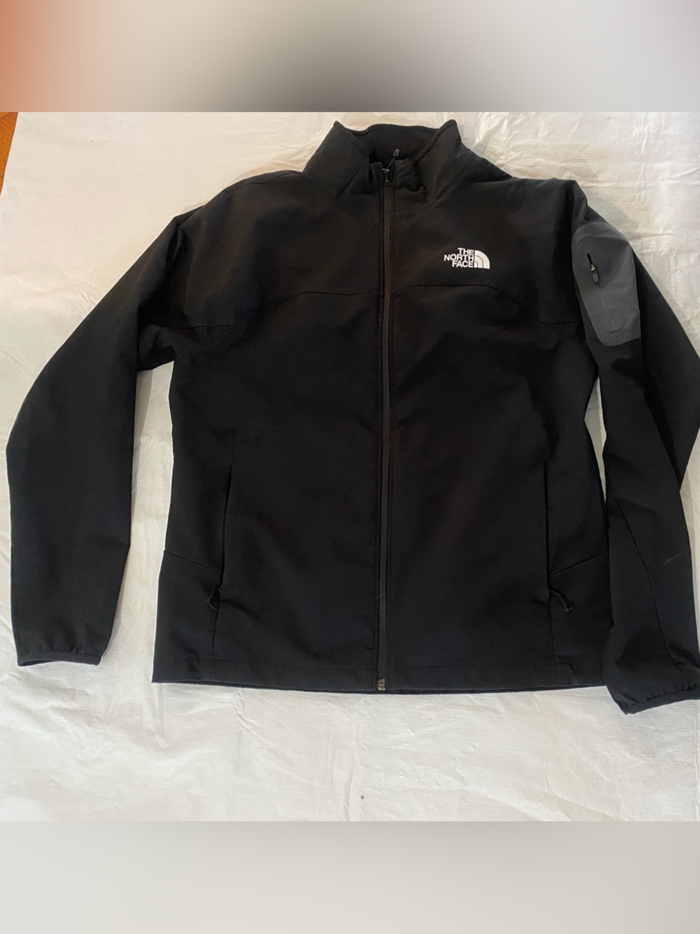 The North Face Men’s windfall Black Zip-Up Softshell Jacket medium
